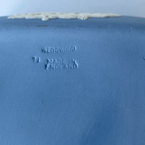 Wedgwood Jasperware Blue Square Lidded Trinket Box Cherub Cupid England - Picture 10 of 13